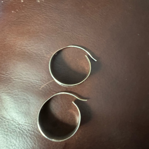 James Avery Retired Valle Hoop Earrings Sterling Silver - Picture 2 of 3